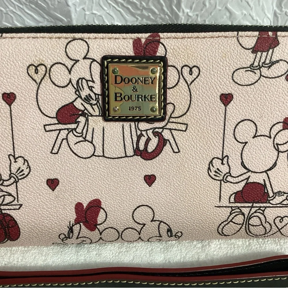 Dooney & Bourke Disney Mickey & Minnie Mouse Love Pink Romantic Wristlet Wallet